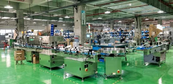 Packaging equipment, conveyors and bottle handling units arranged on the workshop floor
